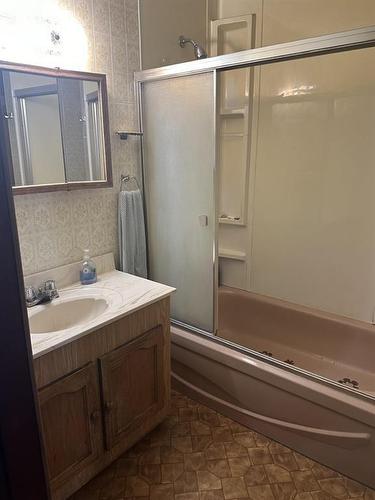 Swan River, Manitoba - Indoor Photo Showing Bathroom