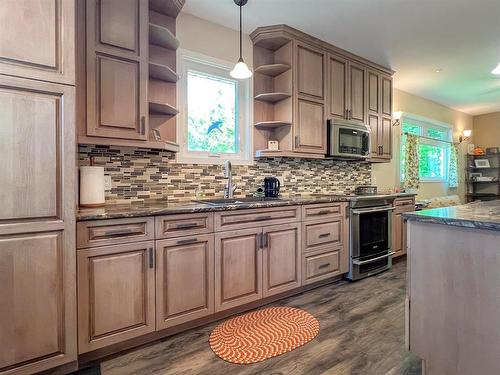 330 Oak Drive, Oak Lake Beach, MB - Indoor Photo Showing Kitchen With Upgraded Kitchen