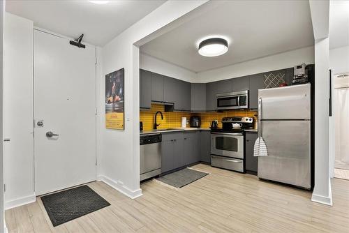 410 71 Roslyn Road, Winnipeg, MB - Indoor Photo Showing Kitchen With Stainless Steel Kitchen