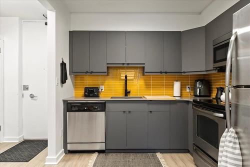 410 71 Roslyn Road, Winnipeg, MB - Indoor Photo Showing Kitchen With Stainless Steel Kitchen