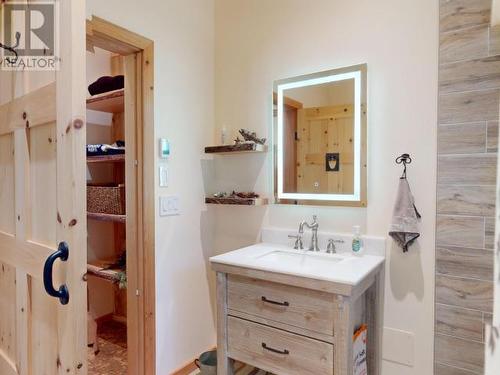 8116 Emmonds Road, Powell River, BC - Indoor Photo Showing Bathroom