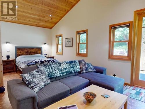 8116 Emmonds Road, Powell River, BC - Indoor Photo Showing Bedroom