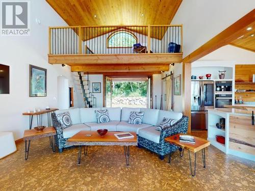 8116 Emmonds Road, Powell River, BC - Indoor Photo Showing Living Room