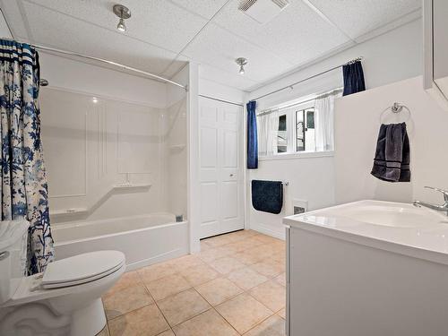 Salle de bains - 60 Ch. Du Lac-Fawn O., Harrington, QC - Indoor Photo Showing Bathroom