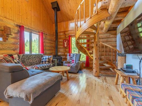 Vue d'ensemble - 10 Ch. Pelletier, Saint-Michel-Des-Saints, QC - Indoor Photo Showing Living Room