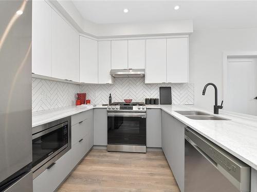 215-1110 Samar Cres, Langford, BC - Indoor Photo Showing Kitchen With Double Sink With Upgraded Kitchen