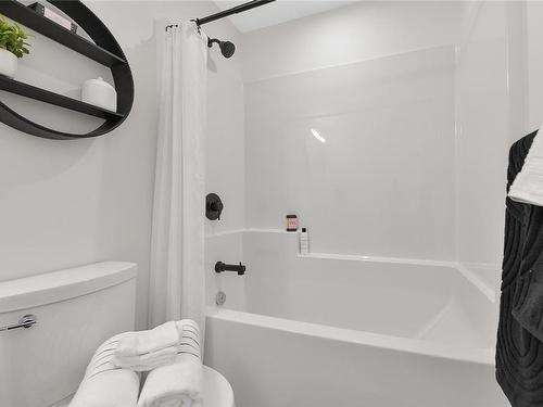 203-1110 Samar Cres, Langford, BC - Indoor Photo Showing Bathroom