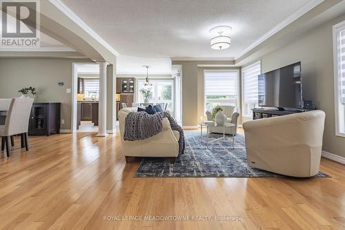 1042 Zimmerman Crescent, Milton, ON - Indoor Photo Showing Living Room