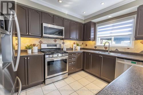 1042 Zimmerman Crescent, Milton, ON - Indoor Photo Showing Kitchen