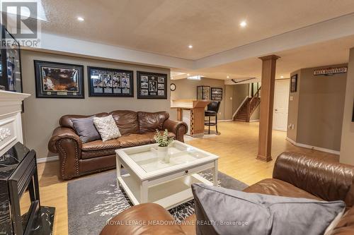 1042 Zimmerman Crescent, Milton, ON - Indoor Photo Showing Living Room