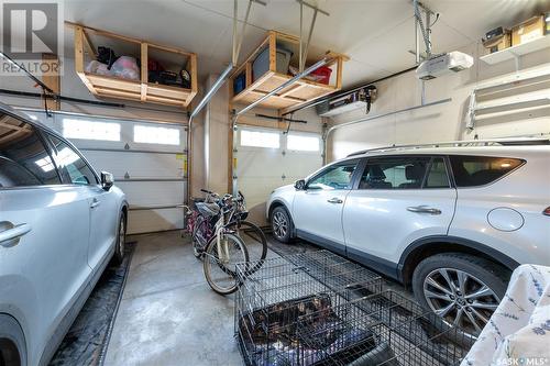 336 Bolstad Way, Saskatoon, SK - Indoor Photo Showing Garage