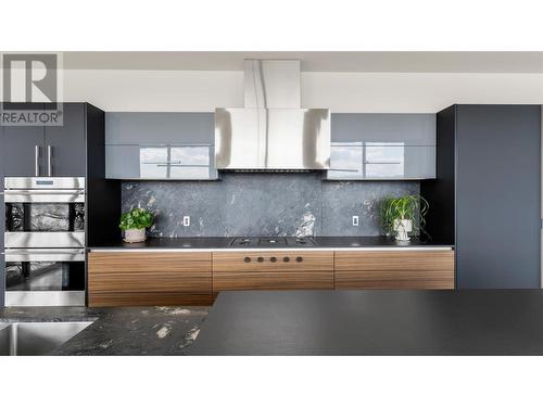 764 Rockcliffe Place, Kelowna, BC - Indoor Photo Showing Kitchen