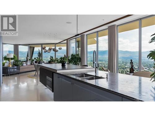 764 Rockcliffe Place, Kelowna, BC - Indoor Photo Showing Kitchen With Double Sink With Upgraded Kitchen