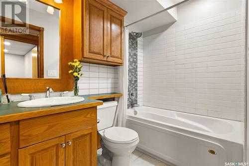 86 Dunning Crescent, Regina, SK - Indoor Photo Showing Bathroom