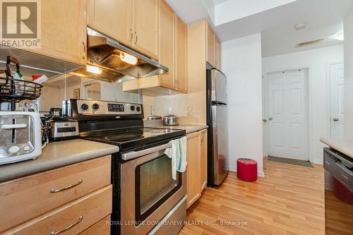 129 - 60 Fairwood Circle, Brampton, ON - Indoor Photo Showing Kitchen