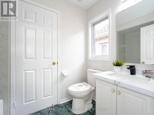 36 Walnut Grove Crescent, Richmond Hill, ON - Indoor Photo Showing Bathroom