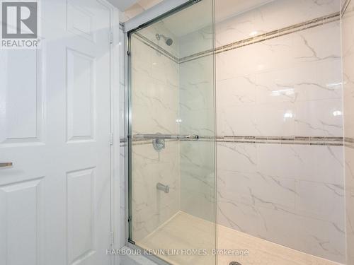 36 Walnut Grove Crescent, Richmond Hill, ON - Indoor Photo Showing Bathroom