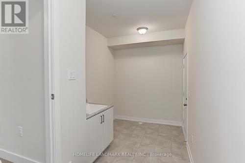 31 Credit Lane, Richmond Hill, ON - Indoor Photo Showing Other Room