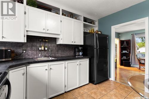 724 Mctavish Street, Regina, SK - Indoor Photo Showing Kitchen With Double Sink