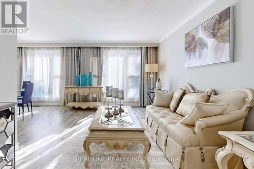 173 Sussex Avenue, Richmond Hill, ON - Indoor Photo Showing Living Room