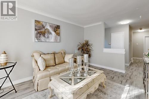 173 Sussex Avenue, Richmond Hill, ON - Indoor Photo Showing Living Room