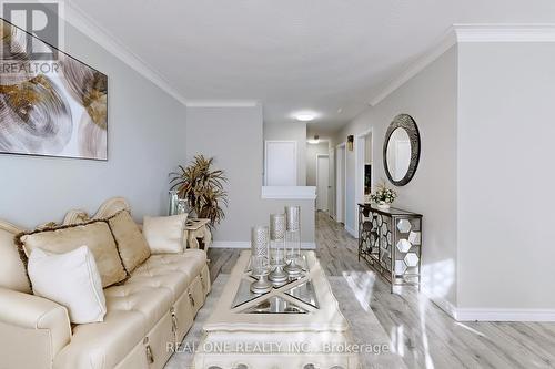 173 Sussex Avenue, Richmond Hill, ON - Indoor Photo Showing Living Room