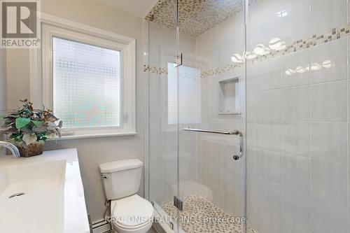 173 Sussex Avenue, Richmond Hill, ON - Indoor Photo Showing Bathroom