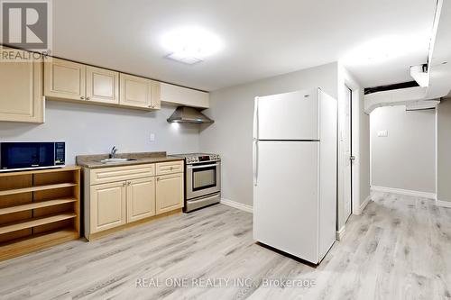 173 Sussex Avenue, Richmond Hill, ON - Indoor Photo Showing Kitchen