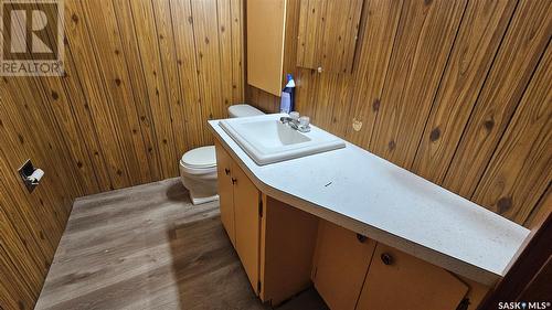 281-291 18Th Avenue Ne, Swift Current, SK - Indoor Photo Showing Bathroom