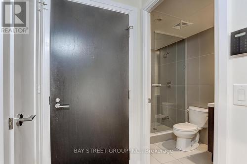 3821 - 5 Sheppard Avenue E, Toronto, ON - Indoor Photo Showing Bathroom