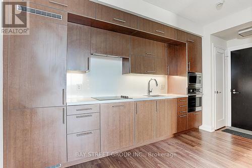 3821 - 5 Sheppard Avenue E, Toronto, ON - Indoor Photo Showing Kitchen