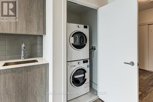 520 - 250 Lawrence Avenue W, Toronto (Lawrence Park North), ON - Indoor Photo Showing Laundry Room