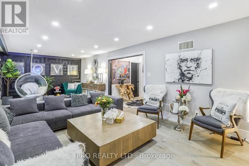 3484 Riverspray Crescent, Mississauga, ON - Indoor Photo Showing Living Room