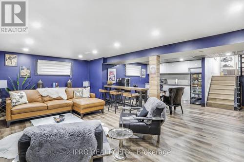 3484 Riverspray Crescent, Mississauga, ON - Indoor Photo Showing Living Room
