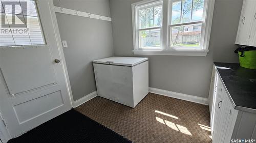 460 4Th Avenue Nw, Swift Current, SK - Indoor Photo Showing Laundry Room