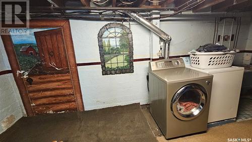 460 4Th Avenue Nw, Swift Current, SK - Indoor Photo Showing Laundry Room