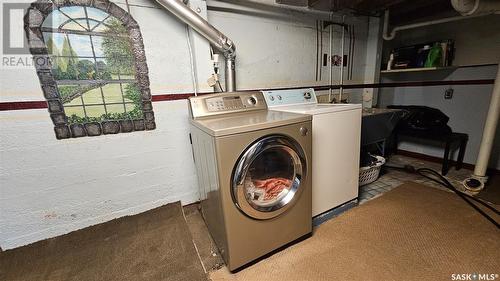 460 4Th Avenue Nw, Swift Current, SK - Indoor Photo Showing Laundry Room