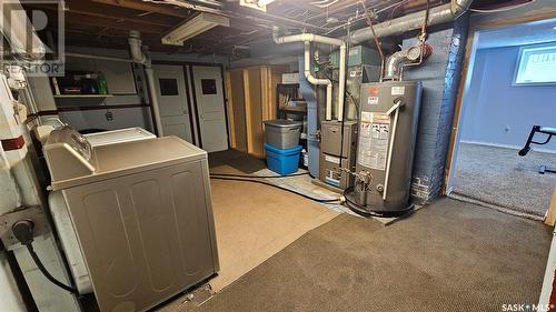 460 4Th Avenue Nw, Swift Current, SK - Indoor Photo Showing Laundry Room