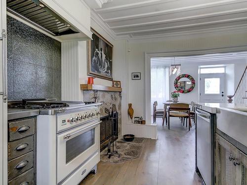 Cuisine - 411 Ch. Des Moulins, Mont-Saint-Hilaire, QC - Indoor Photo Showing Kitchen