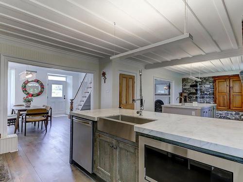 Cuisine - 411 Ch. Des Moulins, Mont-Saint-Hilaire, QC - Indoor Photo Showing Kitchen With Double Sink