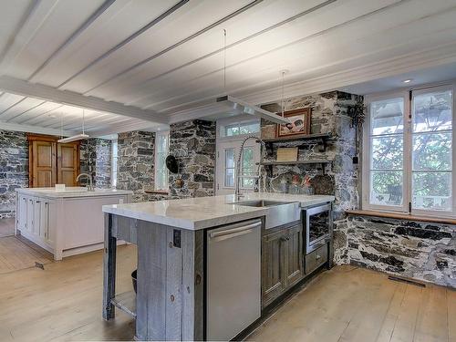 Cuisine - 411 Ch. Des Moulins, Mont-Saint-Hilaire, QC - Indoor Photo Showing Kitchen