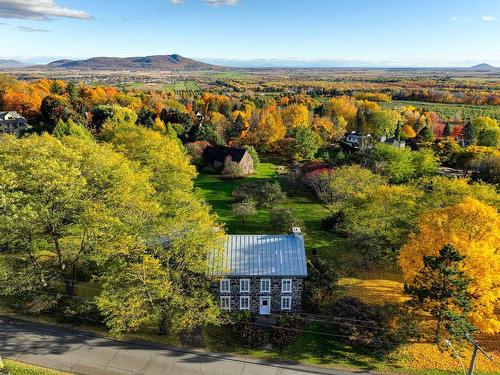 Photo aÃ©rienne - 411 Ch. Des Moulins, Mont-Saint-Hilaire, QC - Outdoor With View