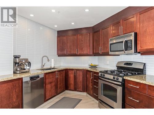 1160 Bernard Avenue Unit# 305, Kelowna, BC - Indoor Photo Showing Kitchen