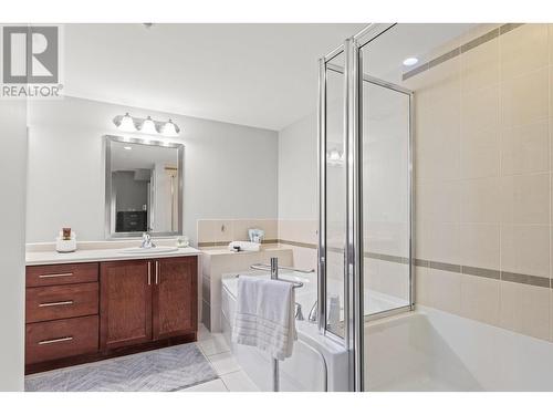 1160 Bernard Avenue Unit# 305, Kelowna, BC - Indoor Photo Showing Bathroom