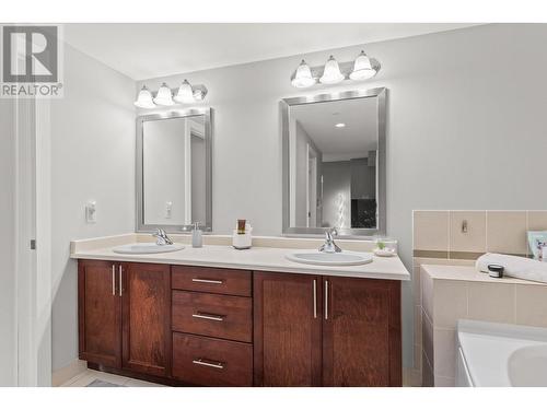 1160 Bernard Avenue Unit# 305, Kelowna, BC - Indoor Photo Showing Bathroom