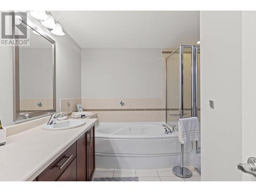 1160 Bernard Avenue Unit# 305, Kelowna, BC - Indoor Photo Showing Bathroom