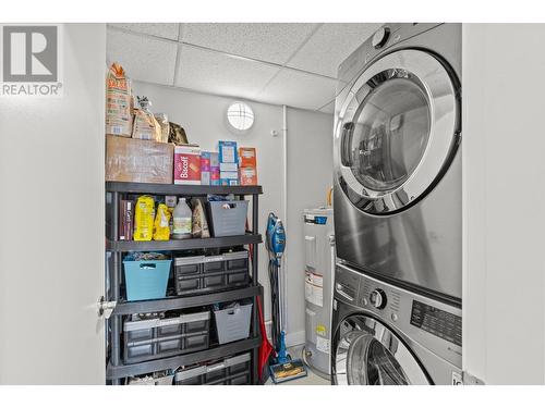 1160 Bernard Avenue Unit# 305, Kelowna, BC - Indoor Photo Showing Laundry Room