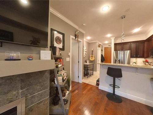 213-1325 Bear Mountain Pkwy, Langford, BC - Indoor Photo Showing Kitchen