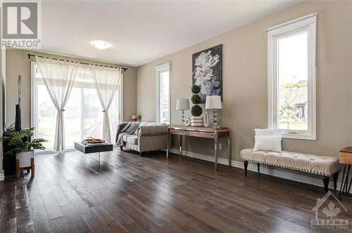 20 Seabert Drive, Arnprior, ON - Indoor Photo Showing Living Room