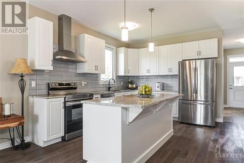 20 Seabert Drive, Arnprior, ON - Indoor Photo Showing Kitchen With Upgraded Kitchen